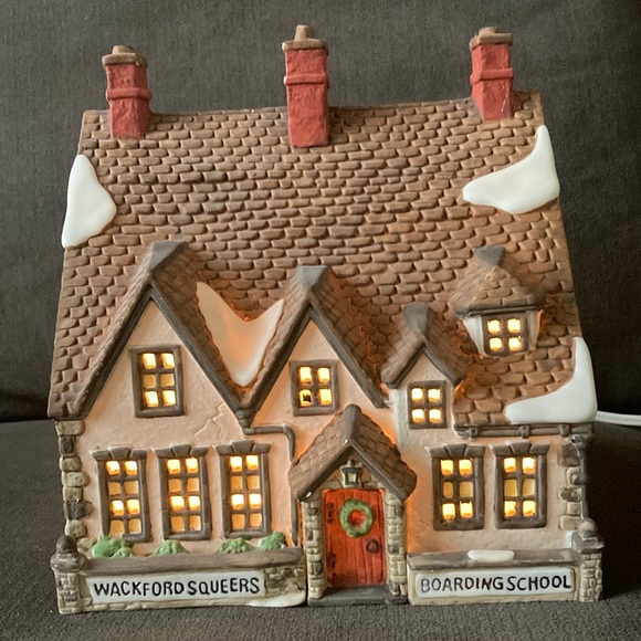 Department 56 - Dickens Village Series  - Wackford Squeers Boarding School - Picture 1 of 7